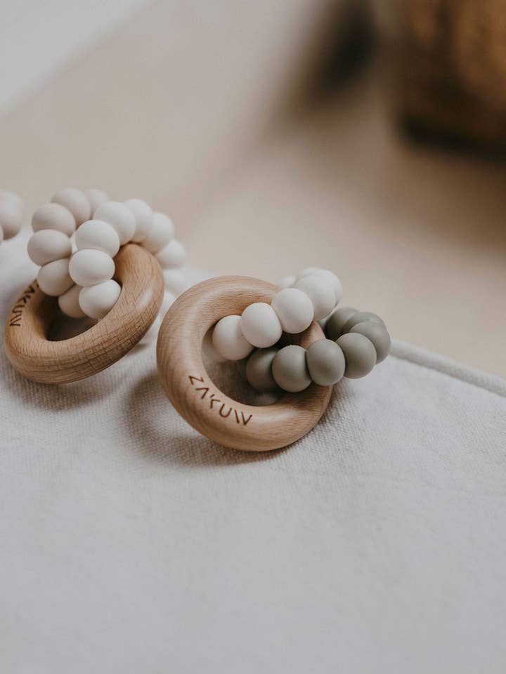 Sedna teething ring - wood & silicone for wholesale by Zakuw