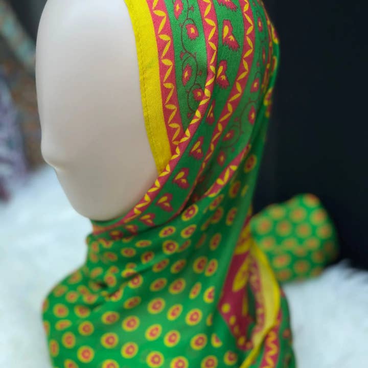 Palestinian Elegance - Wholesale Hijab - Women's - Elegant Comfort: Exclusive Printed Modal Hijab - Asba4