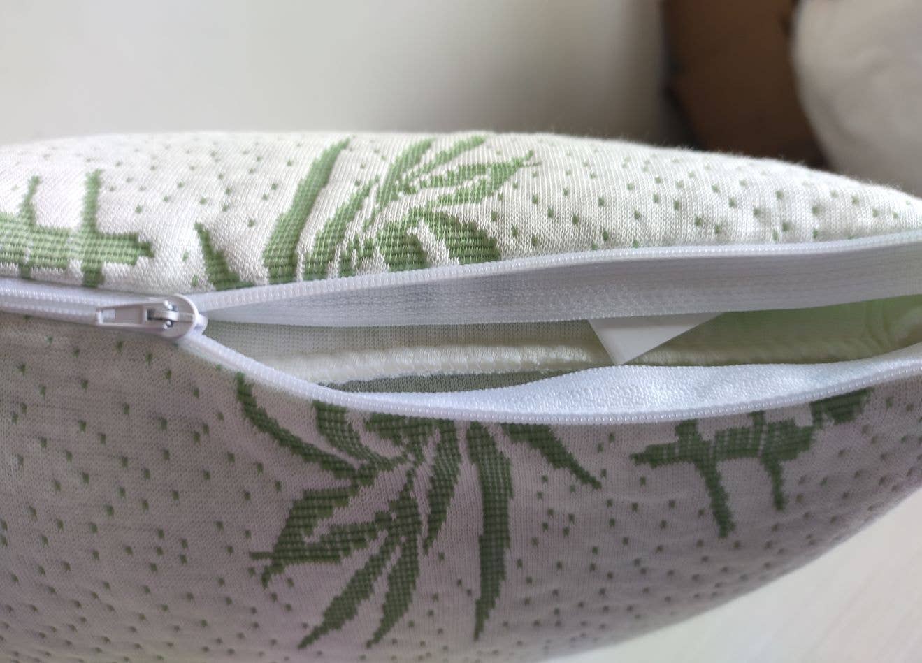 Pretty Little Bed - Vente Oreillers - Oreiller en bambou doux en mousse à mémoire de forme anti-bactérien pour le soutien de la tête, du cou et du dos2