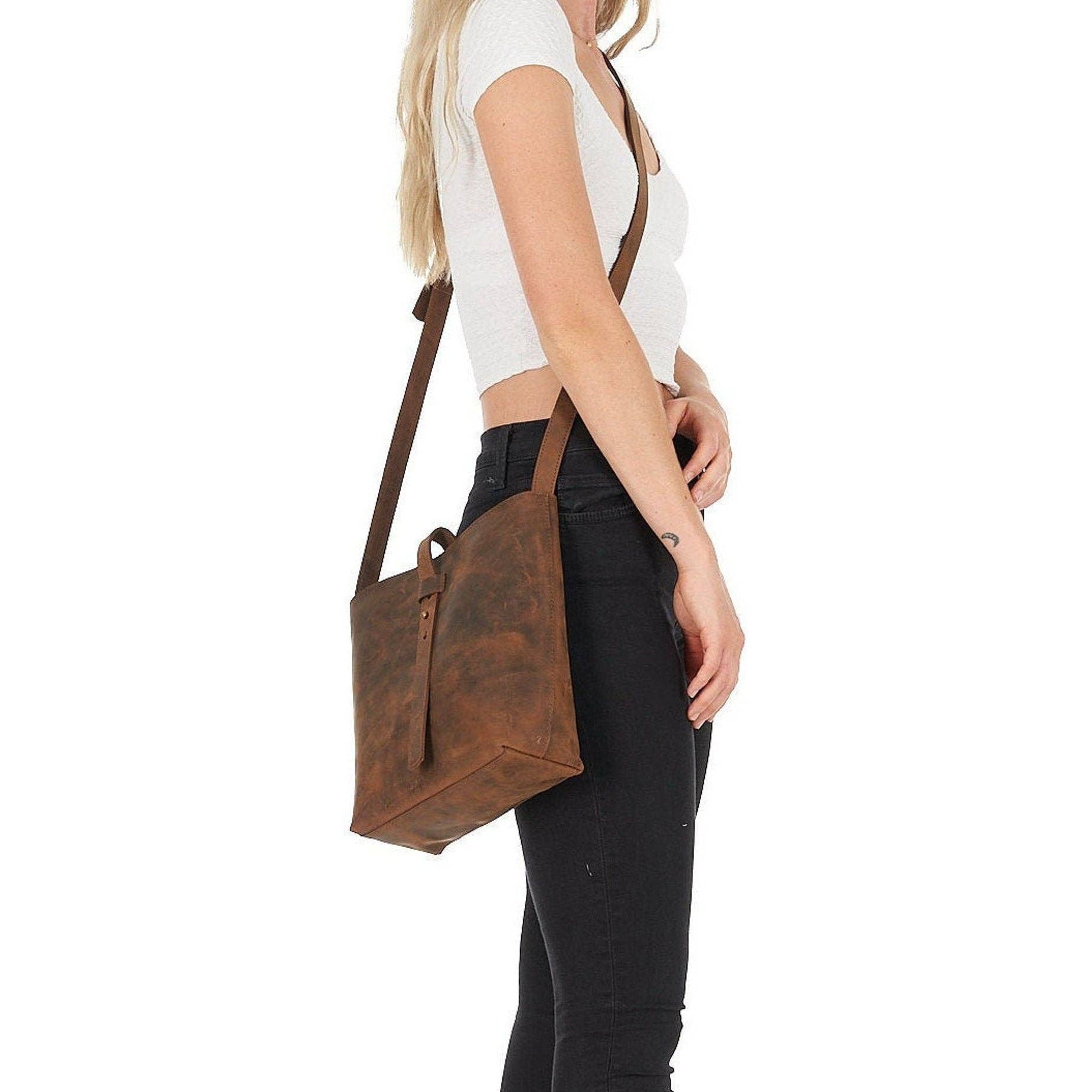 MLC - Wholesale Crossbody bag – Women's - Travel in Style Genuine Leather Crossbody Bag1