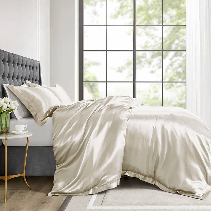 Olliix - Wholesale Bedding Set - 4 Piece Solid Satin Comforter Set, Ivory