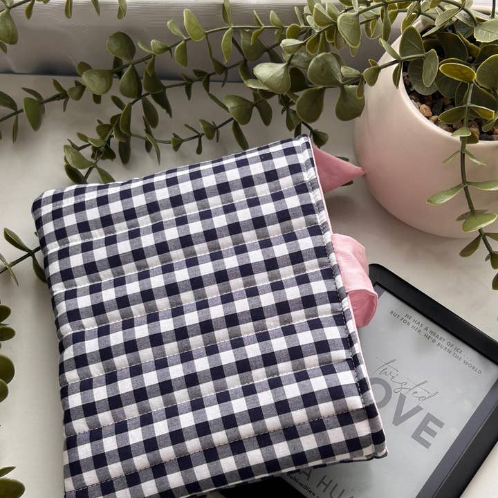 DaintyLuxeAU - Wholesale Pouch - Women's - Navy Gingham Quilted Kindle Sleeve with Pink Lining