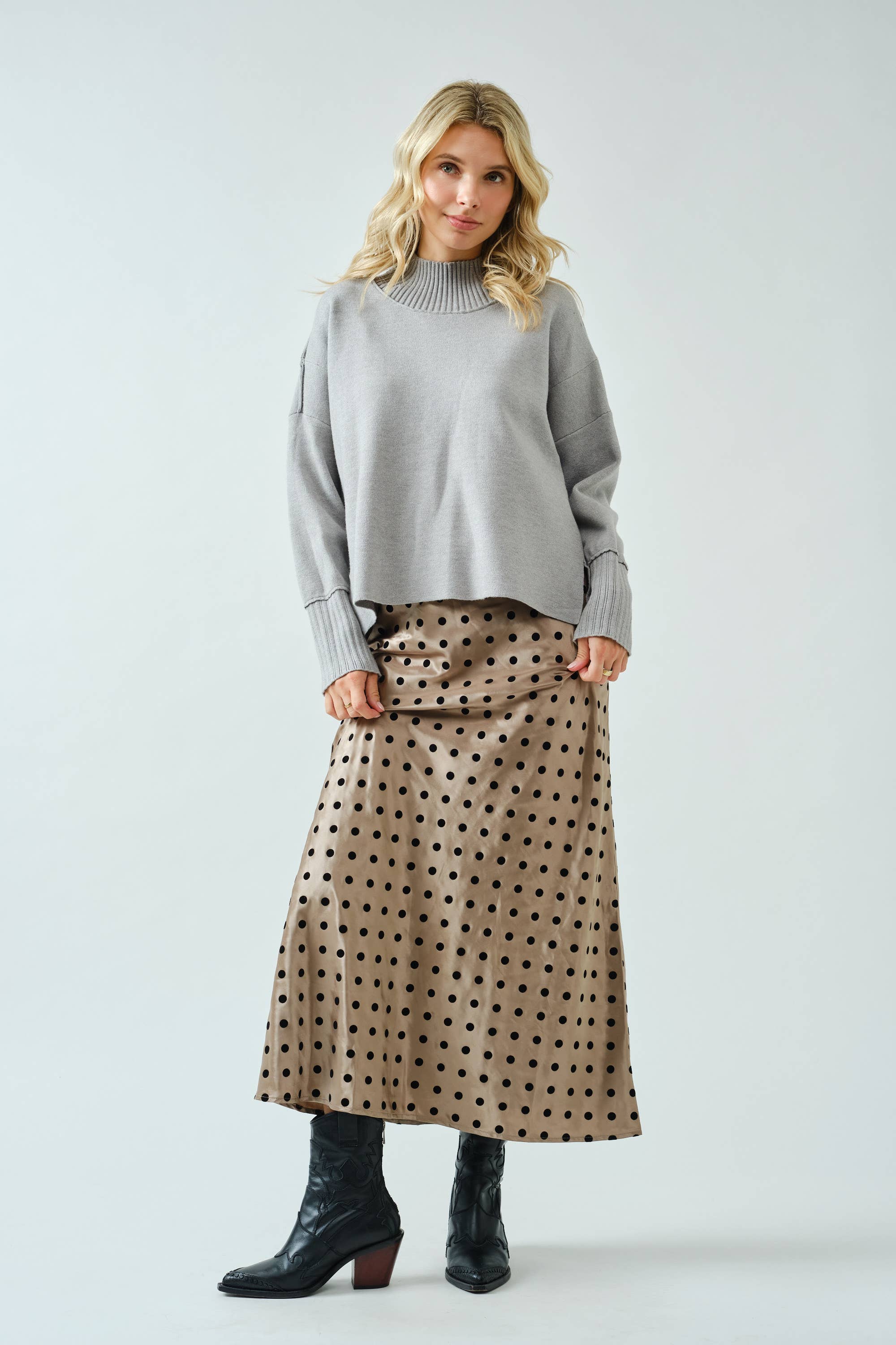 SPICE ALLEY – Saia - Mulher por atacado – SA10003S - Saia Midi de Cetim com Bolinhas6