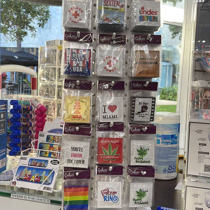 CALLVIN - Wholesale Retailer Display - Paper & Novelty - 2 sided counter display - 300 pcs for US MARKET ONLY2