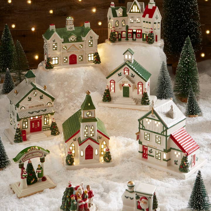 Portmeirion, Spode, Pimpernel, Nacthmann, Wrendale Designs - Wholesale Christmas Decoration - Christmas Tree Village Christmas Carolers