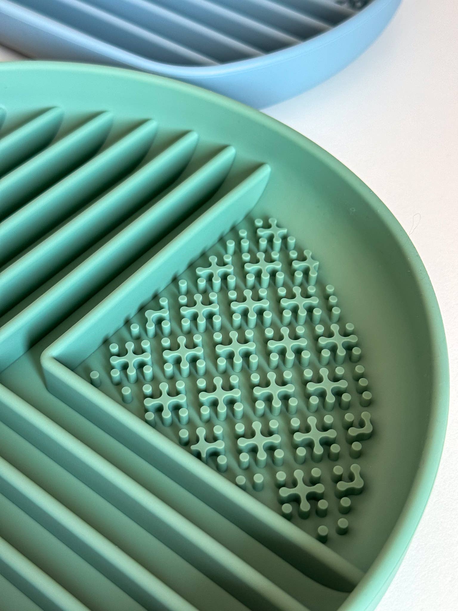 Doggotique - Vendita all'ingrosso Tappetino sottociotola per animali - Cane - Tappetino leccabile per cani e gatti Flag22