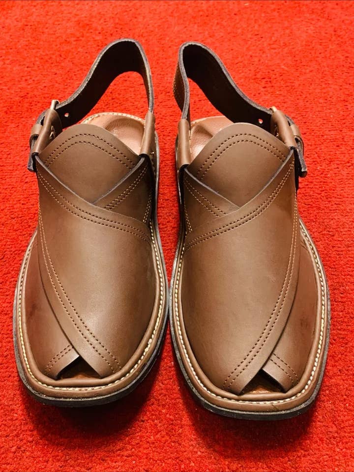 Sandales en cuir faites à la main, marron Kaptaan Chappal pour homme pour la vente par vintarust