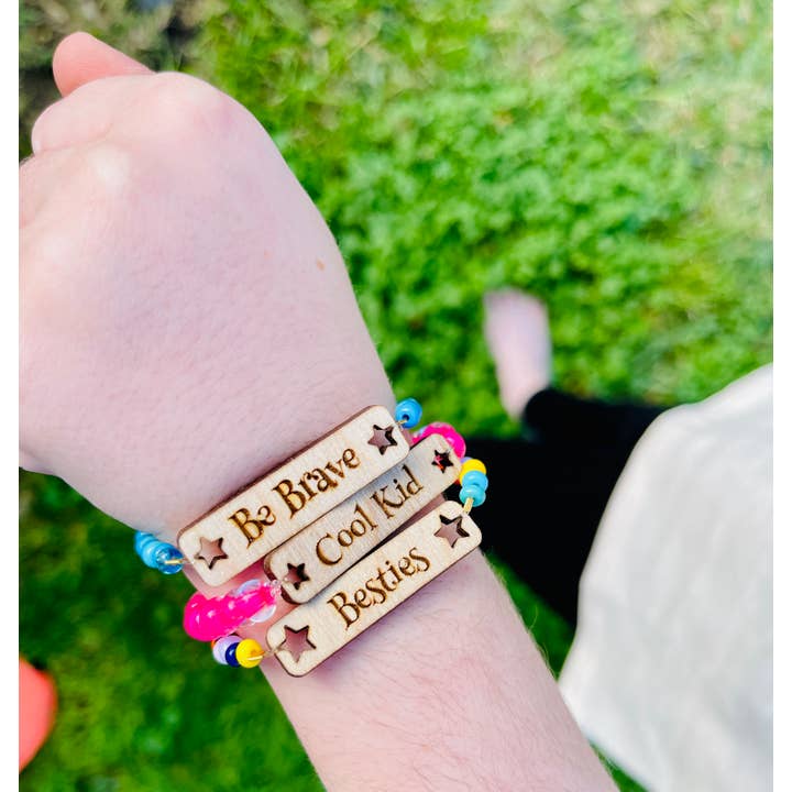 Sadie’s Moon – Großhandel Perlenarmband – Kinder – Ermächtigende Perlen-Holz-ID-Armband Tänzerin