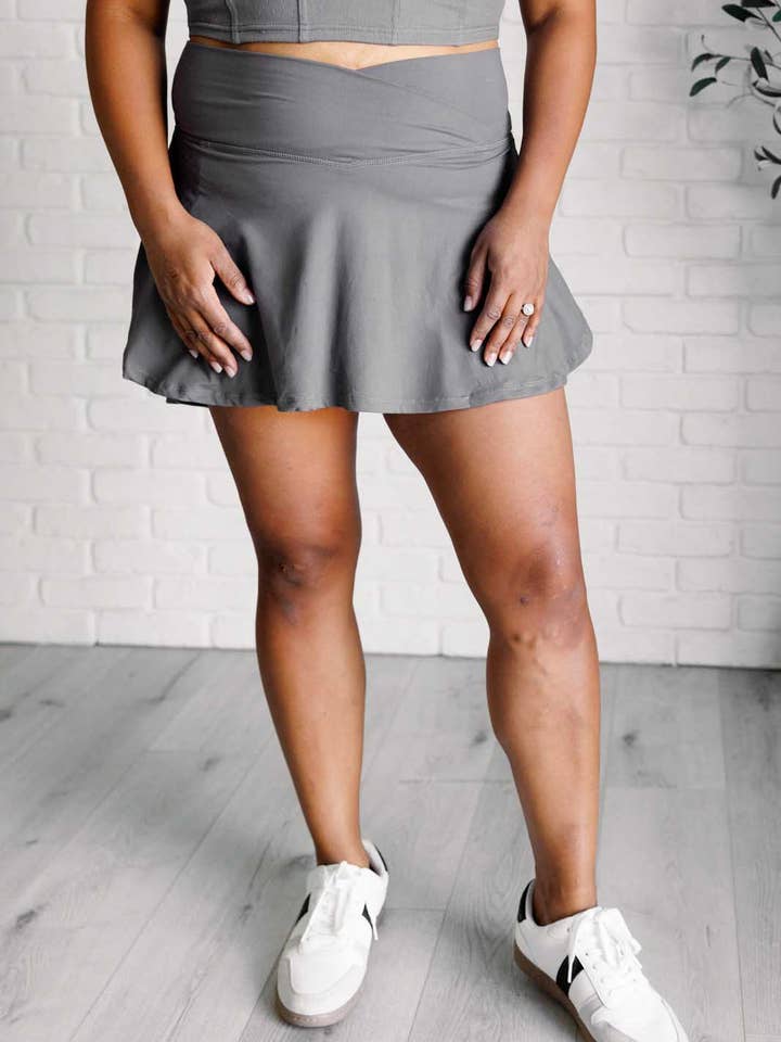 Full Force V-vormige rok met hoge taille in titanium voor wholesale door Bella Nova Style Co