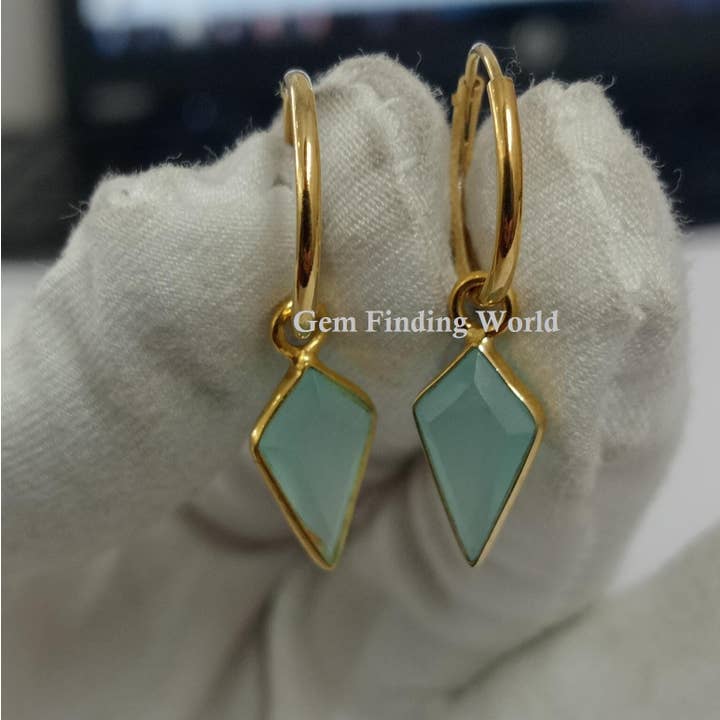 Orecchini a cerchio con aquamarina calcedonio a forma di aquilone, argento 925, placcato oro per la vendita all'ingrosso da parte di Rishi Jewelry