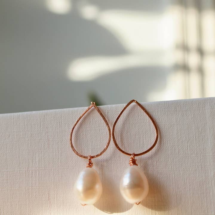 Ovale hoepel voorkant, met extra grote parel, ovale parel voor wholesale door Siebijoux