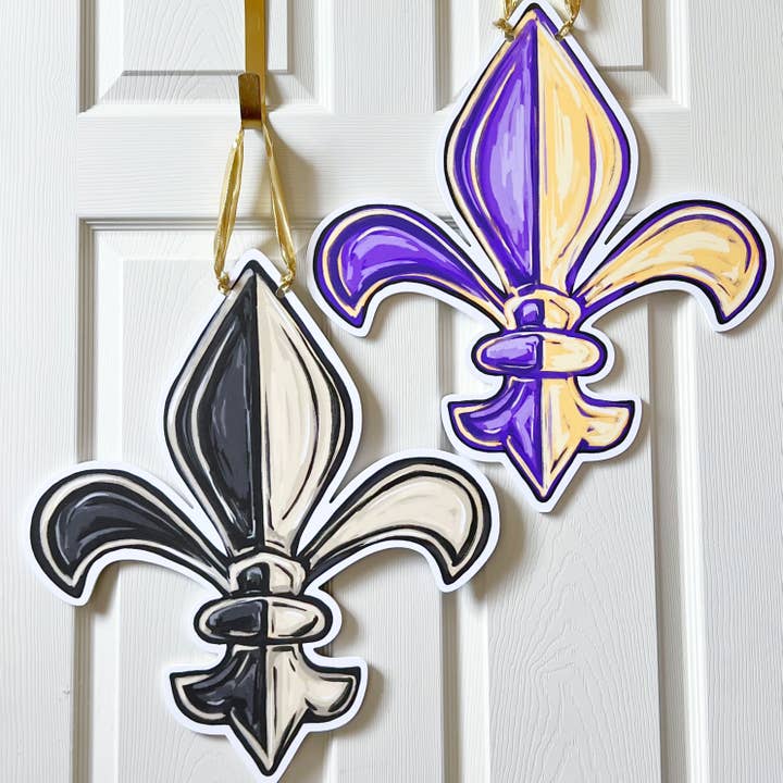 Wendbarer Türhänger in Violett/Gold & Saints Fleur De Lis für den Großhandel von Home Malone