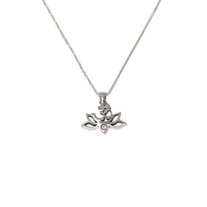 Lotus en argent Gayatri Maa avec pierre de tourmaline rose pour la vente par Mantra4u