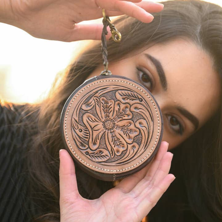 The Design Edge - Wholesale Coin Purse - Women's - Tooling Leather Round Purse - CA10