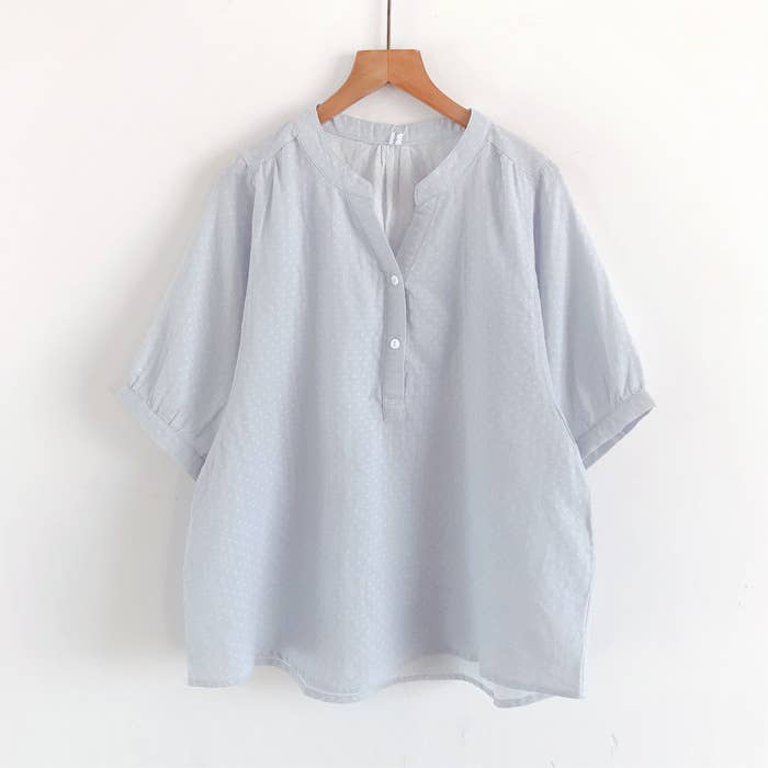 Whisper Mint – Engroshandel Bluse - Dame – Bomuldsgaspulloverskjorte med prikket mønster1