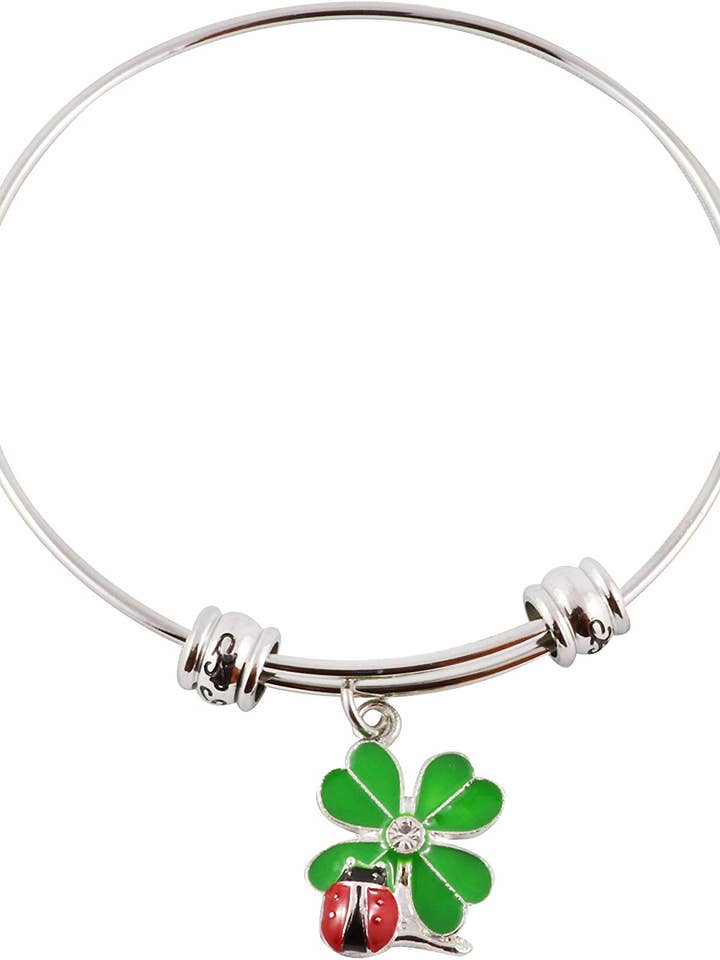Four Leaf Clover | Denne heldige charme armbånd med en fire blade kløver charme og en mariehøne armbånd eller kløver armbånd er for dem, der ønsker en heldig armbånd en 4 blad kløver armbånd som heldig smykker for engroshandel hos Dave The Bunny