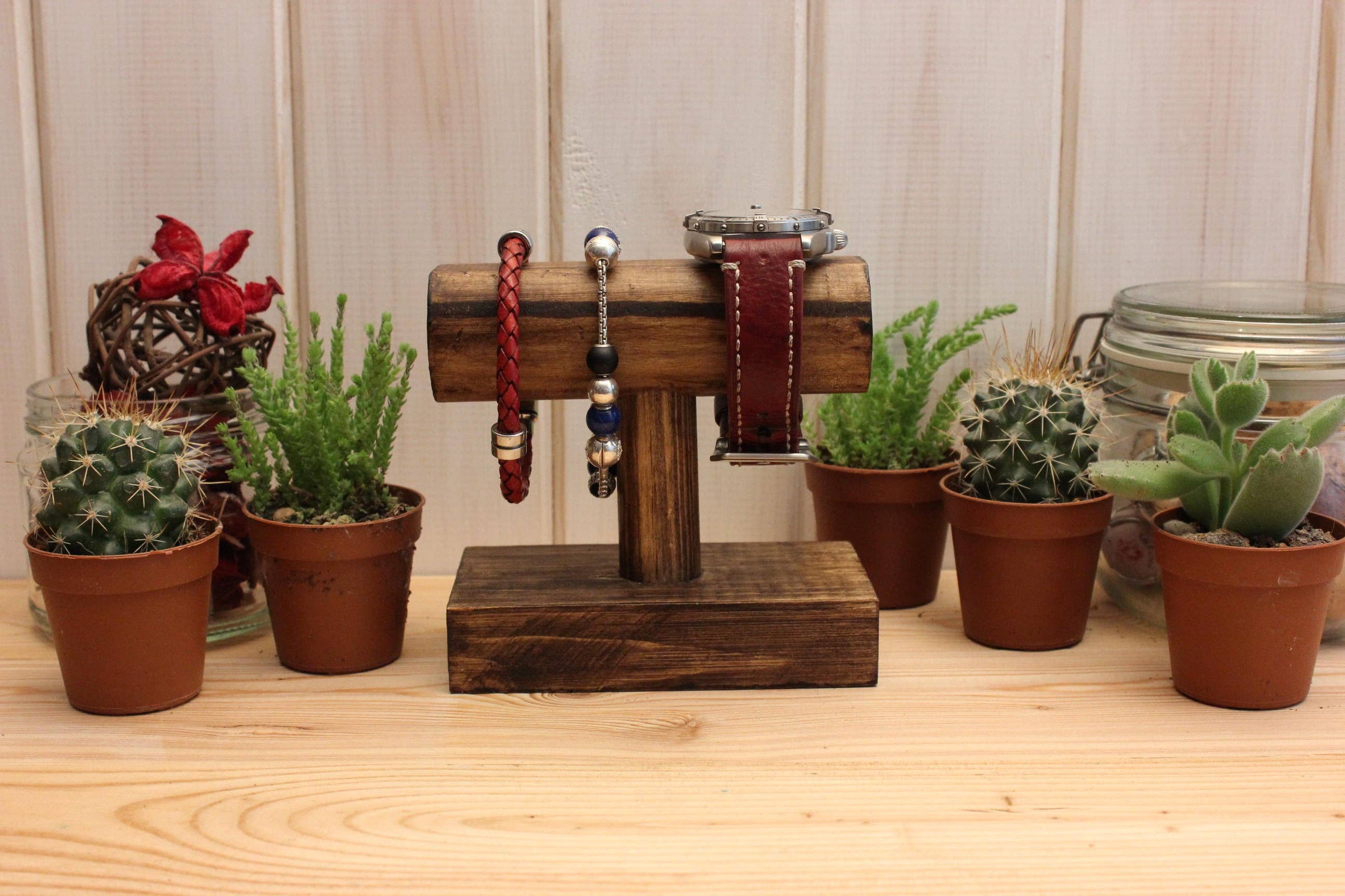 Saw It Loved It – wholesale Jewellery stand & display – Watch And Bracelet Stand1