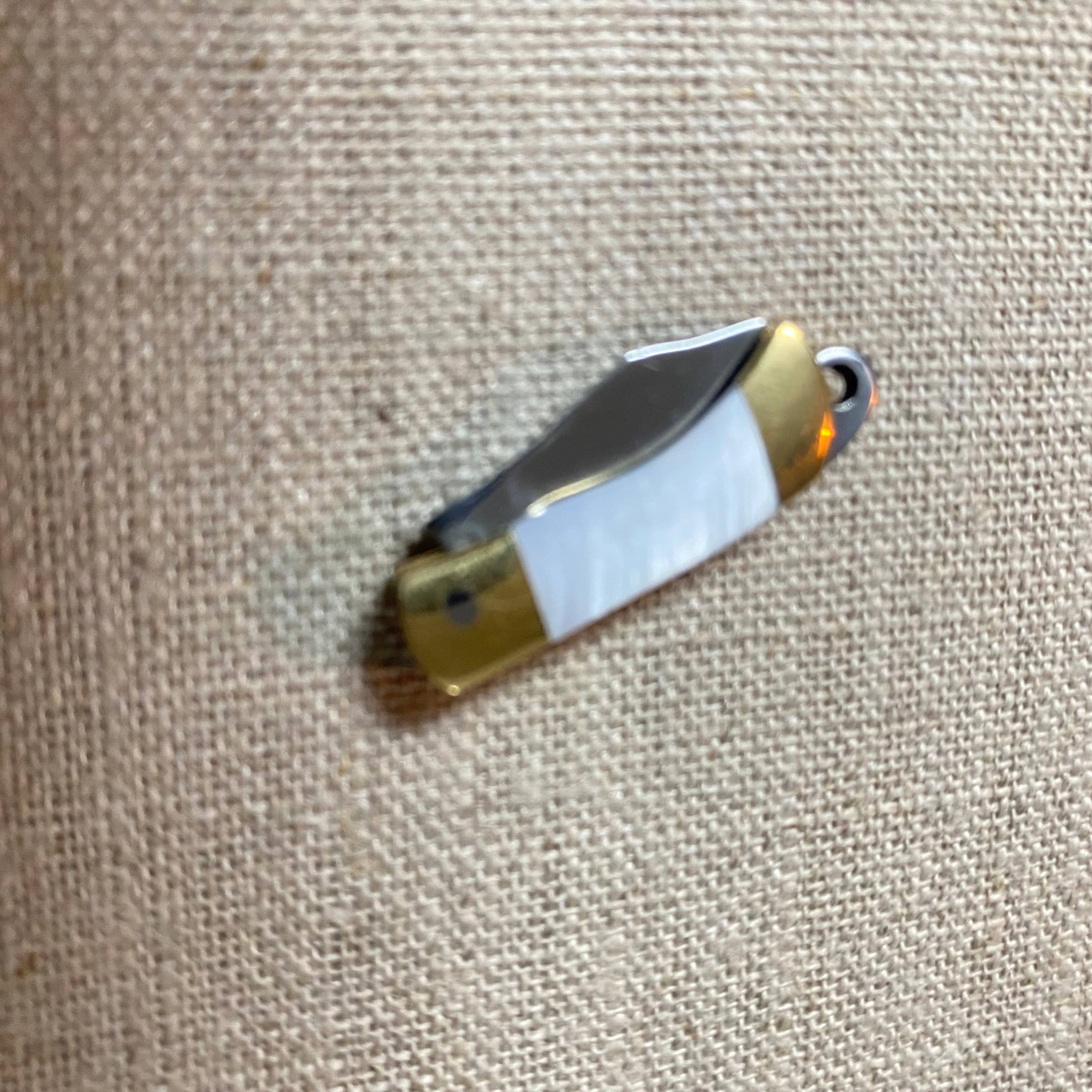 The Merchant Studio – Großhandel Taschenmesser/Halter – MINI Muschelmesser aus Messing0