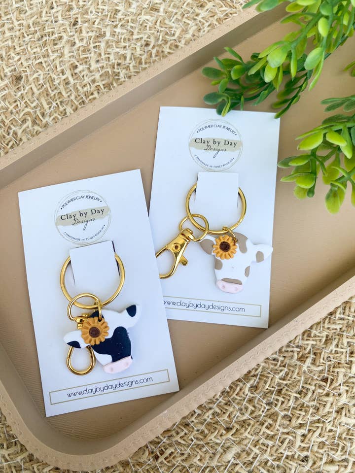 Vache Florale - Porte-clés Western en Argile Polymère pour la vente par Clay by Day Designs