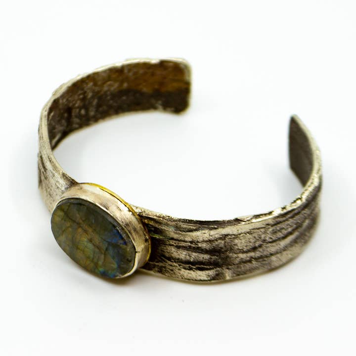 Bracelet en argent sterling moulé au sable, labradorite coupée à la main pour la vente par Eric Silva