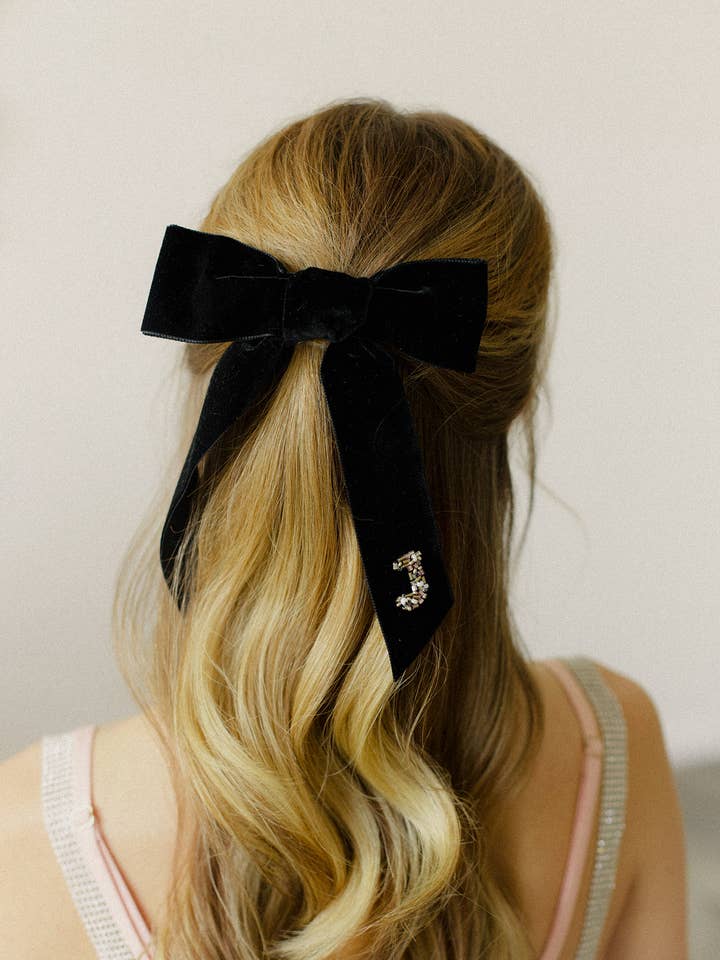 Personlig Velvet Hair Bow, Svart sammet båge med initialer för wholesale av Flowers for Lola