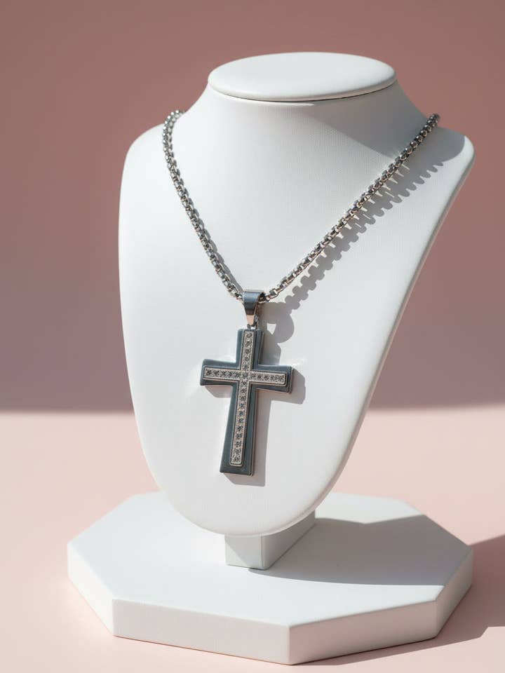 Collana Simbolica a Strati con Croce di Cristallo Borchiata per la vendita all'ingrosso da parte di Arya Jewellery Wholesale