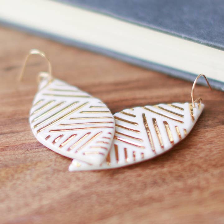 pendientes grandes grabados al agua y hoja de oro para venta al por mayor de Remnant Studios