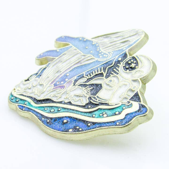Oh, Heart! - Wholesale Lapel Pin/Button - Astronaut and Whale Enamel Pin4
