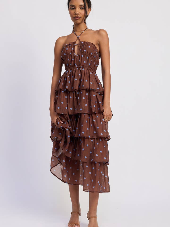 ROBE LONGUE À VOLANTS À ÉTAGES ET COL HALTER pour la vente par Emory Park