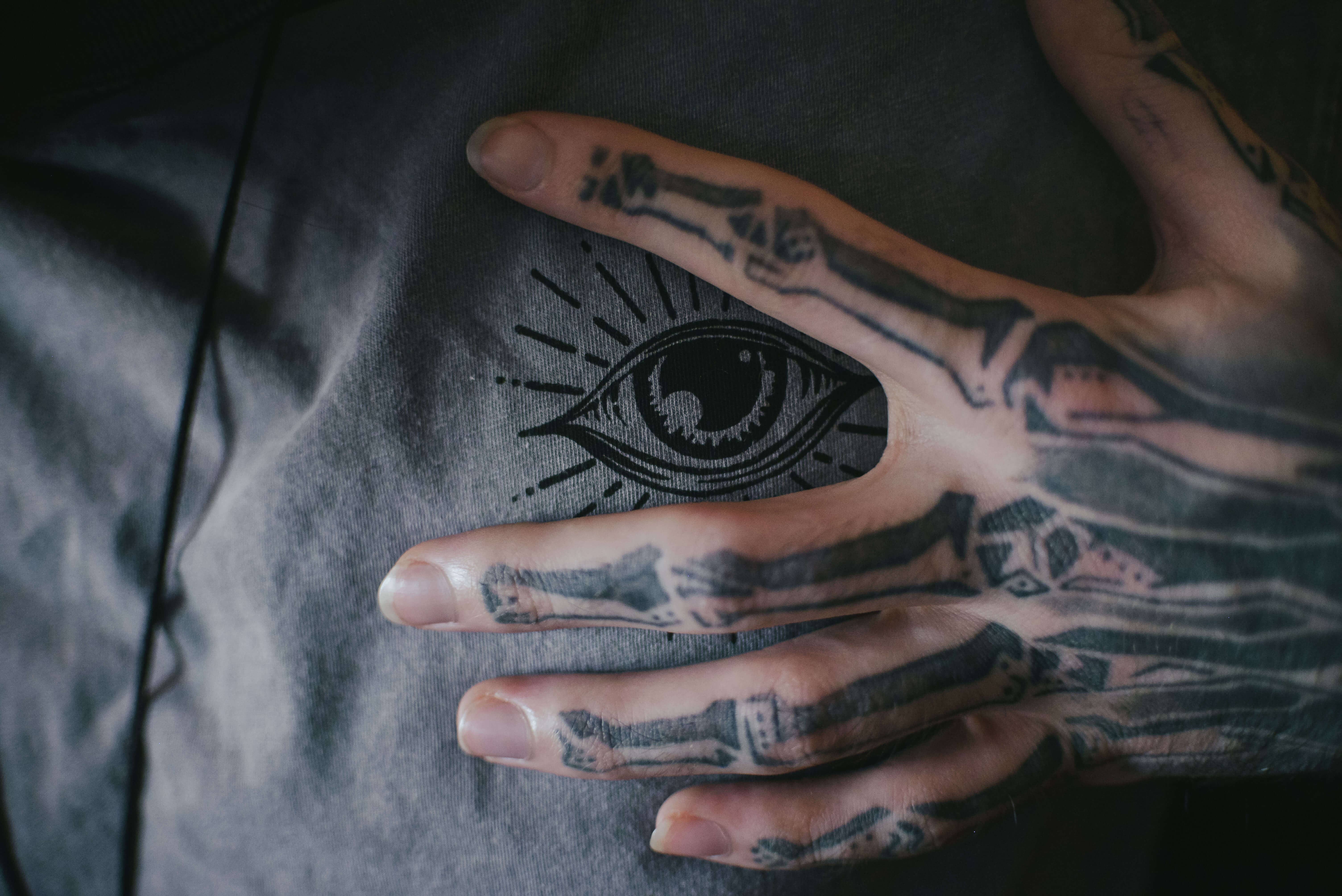 Art of Zig - Wholesale Screen printed t-shirt – unisex - PINEAL SKULL Ash Stone Wash T-Shirt2