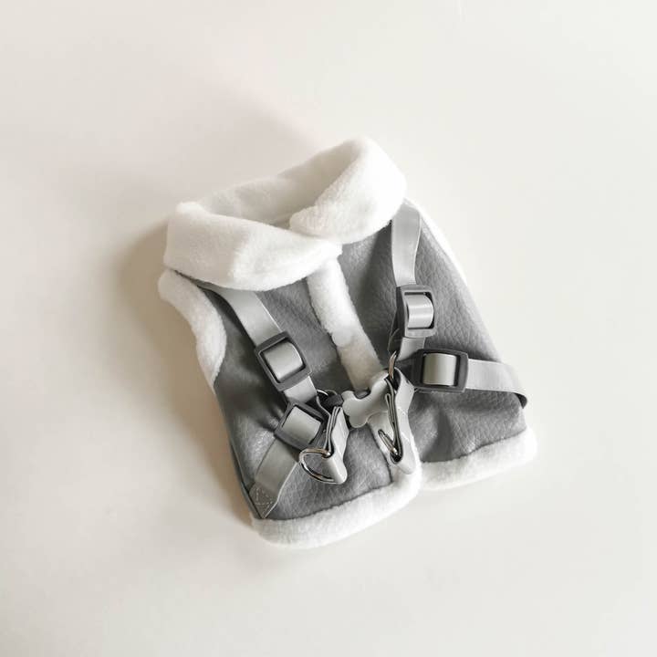 Channyfinds - Venta al por mayor Arnés - Perros - Chaleco con arnés de piel sintética para mascotas de moda3