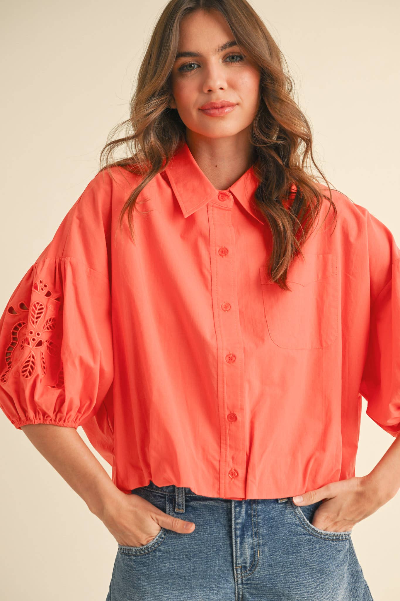 &MERCI – Engroshandel Skjorte med buttondown – til kvinder – UDSKÅRET BRODERET BOBLEÆRME TOP MTP383555