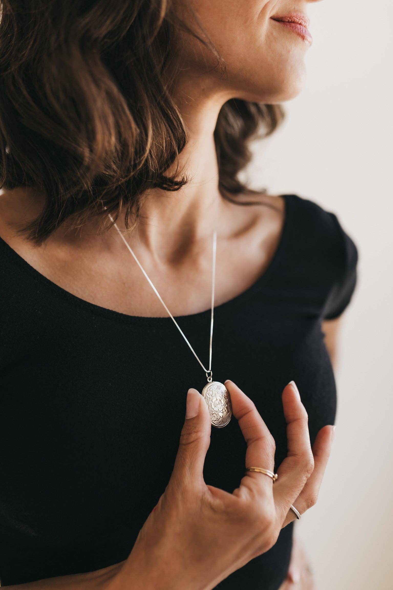 Sydney Rose Co. - Wholesale Locket Necklace - Secret Garden Oval Locket ( Silver)5