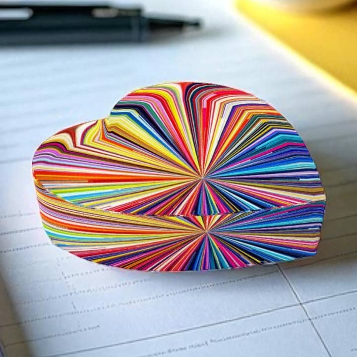 Färgglad abstrakt hjärtformad pappersvikt dekoration för wholesale av Resinate By KS / by KRISTIN SMITH