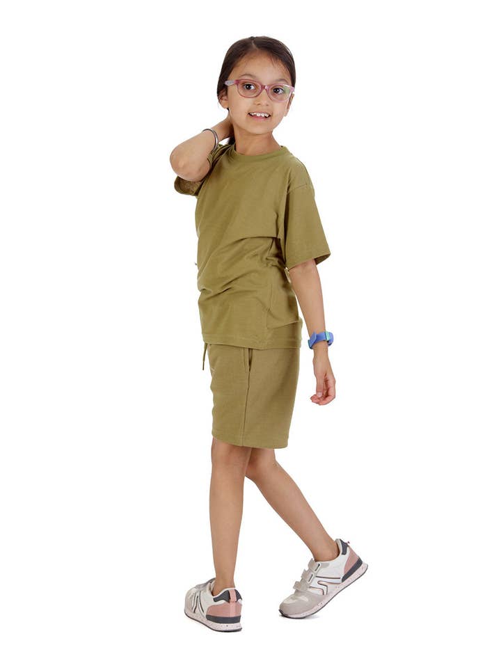 Olijfgroen Olijfgroen T-shirt en korte broek voor kinderen voor groothandel op Faire2