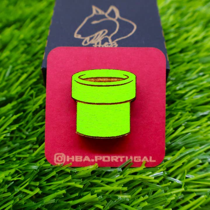 Kleurrijke Super Mario Geïnspireerde Houten Pin, Geek Retro Gamer voor wholesale door Herbs&Belles