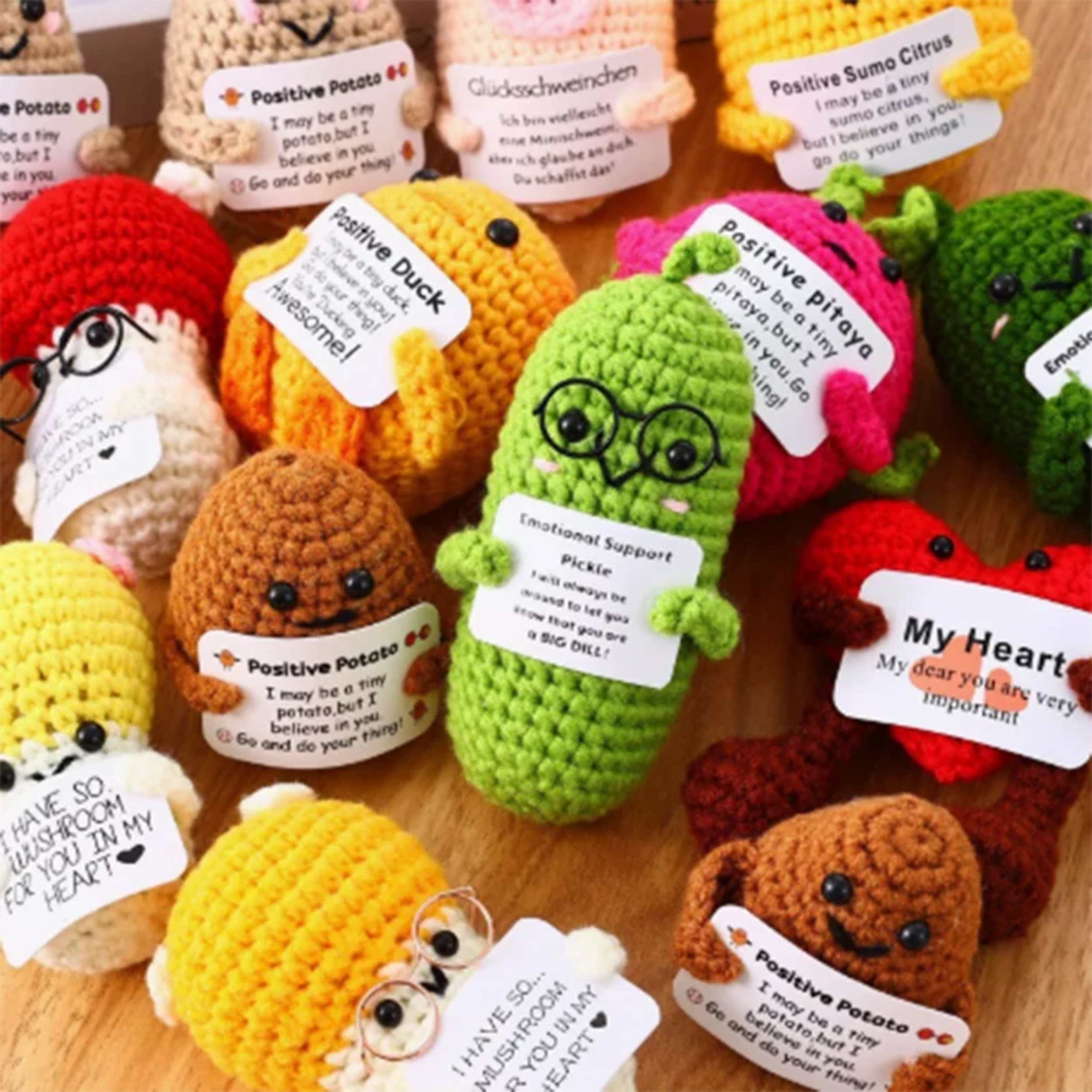 Holiday Farm - Wholesale Decorative Tabletop Object - Cute Crochet Fruit & Veggie Dolls Mini Handwoven Decor1
