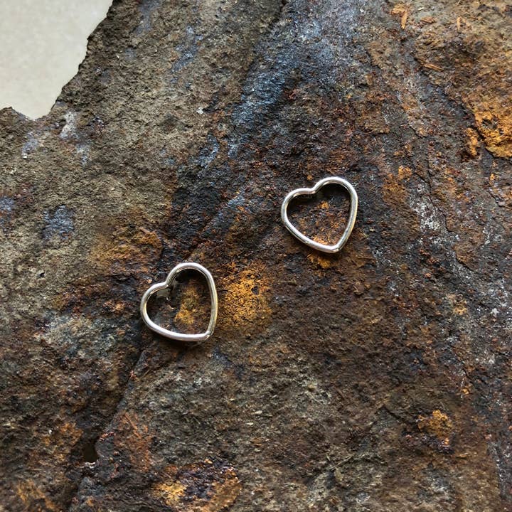 Open Heart Studs | Prata por atacado de Naked Sage