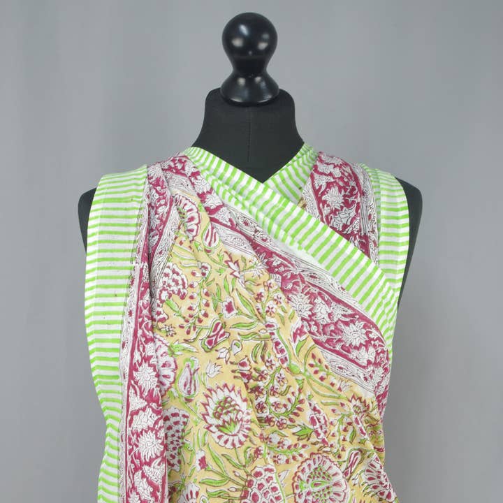 Strandbedekking Sarong Pareo - Rode bloemen op geel voor wholesale door Kantha Decor