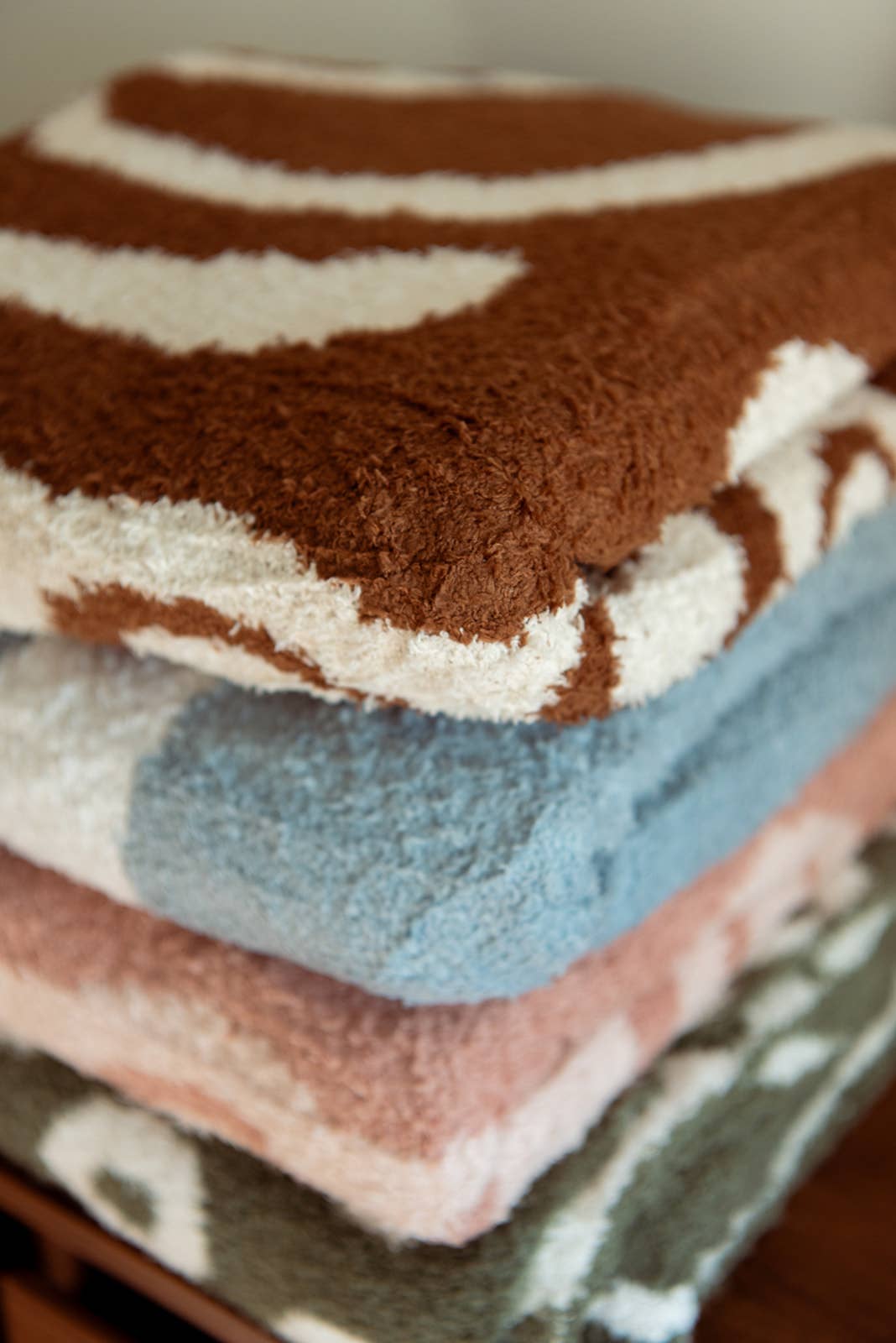 Sundream – wholesale Throw blanket – Hanalei Plush Throw - Mocha & Cream9