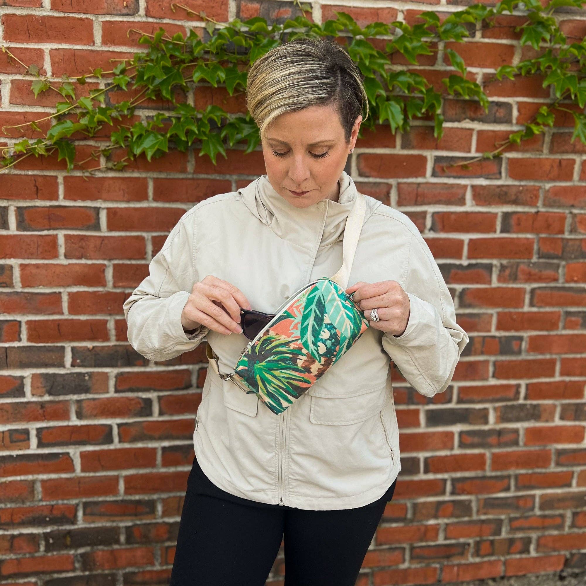 Crosscut Sewing Co. - Wholesale Belt Bag - Women's - Belt Bag Sewing Kit - Supplies, Printed Pattern and Video Tutorial86