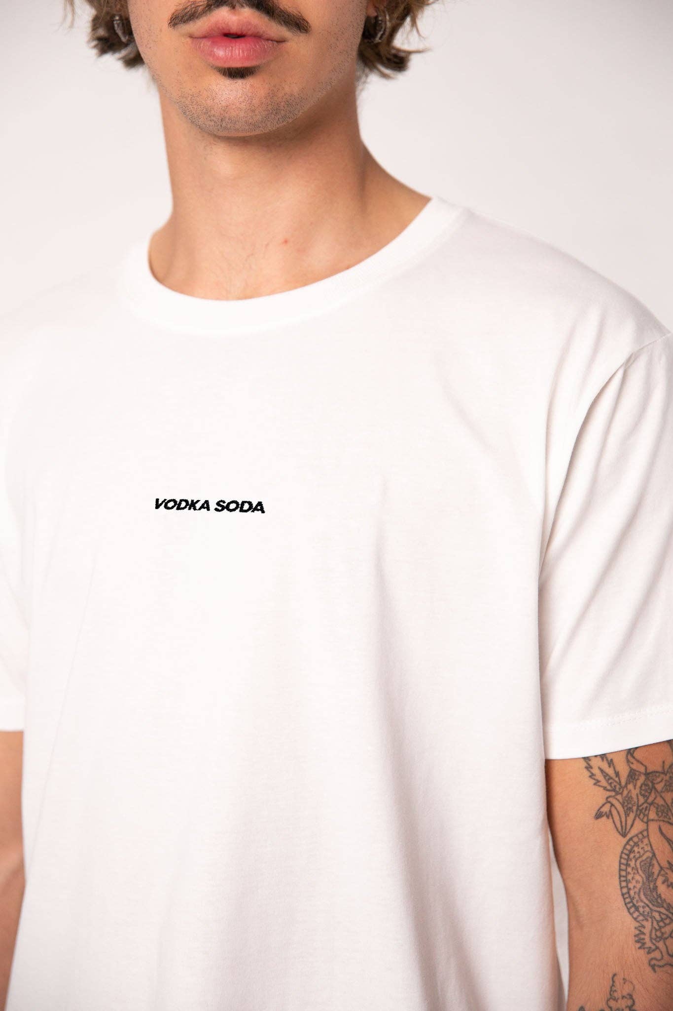 Fashion Drinks - Venta al por mayor Camiseta serigrafiada - Hombre - Vodka Soda | Camiseta bordada de algodón orgánico para hombre7