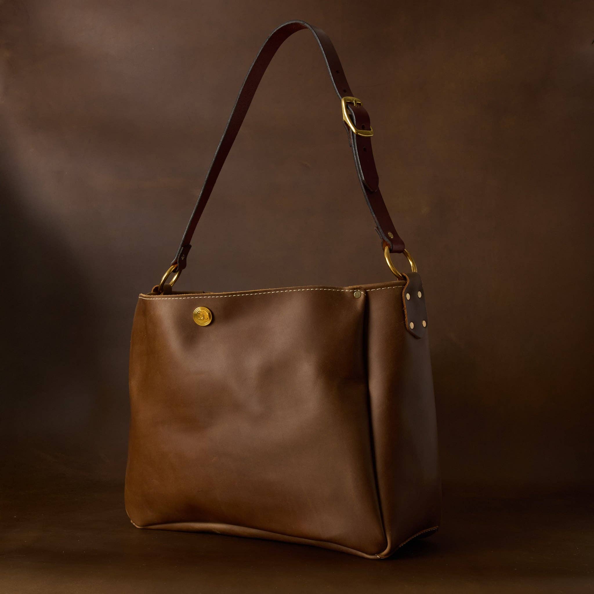 SouthLife Leather Goods - Wholesale Shoulder Bag - Women's - The Single Strap Standard Bucket15