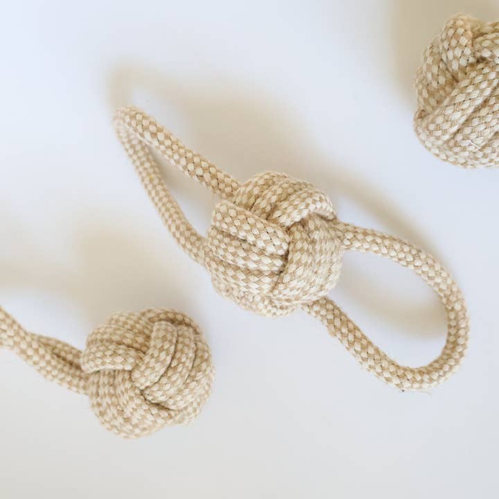 Hondenspeelgoed Hemp Rope voor wholesale door Monli Handcrafted Pet Toys