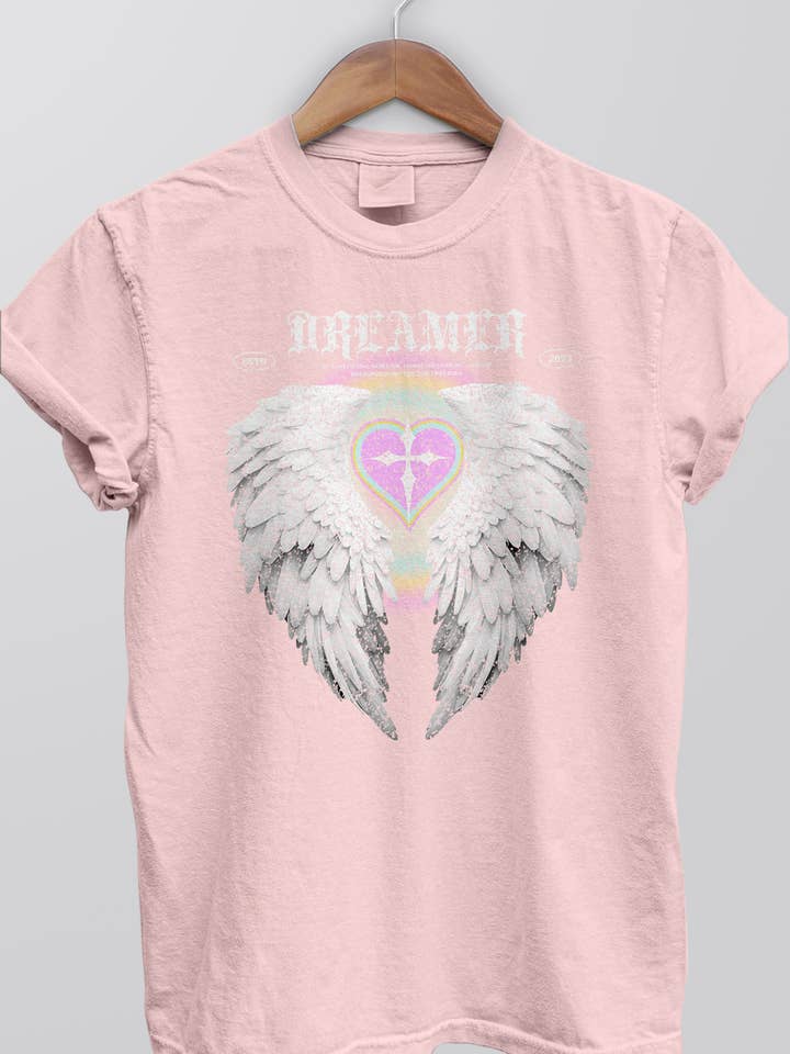 T-shirt graphique vintage Angel Wing Dreamer MOD-41 pour la vente par NTITEES INC