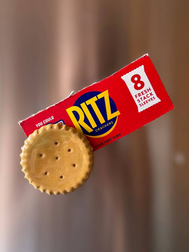 Imán de Nevera Hecho a Mano de Galleta Ritz para venta al por mayor de ROB Ceramics