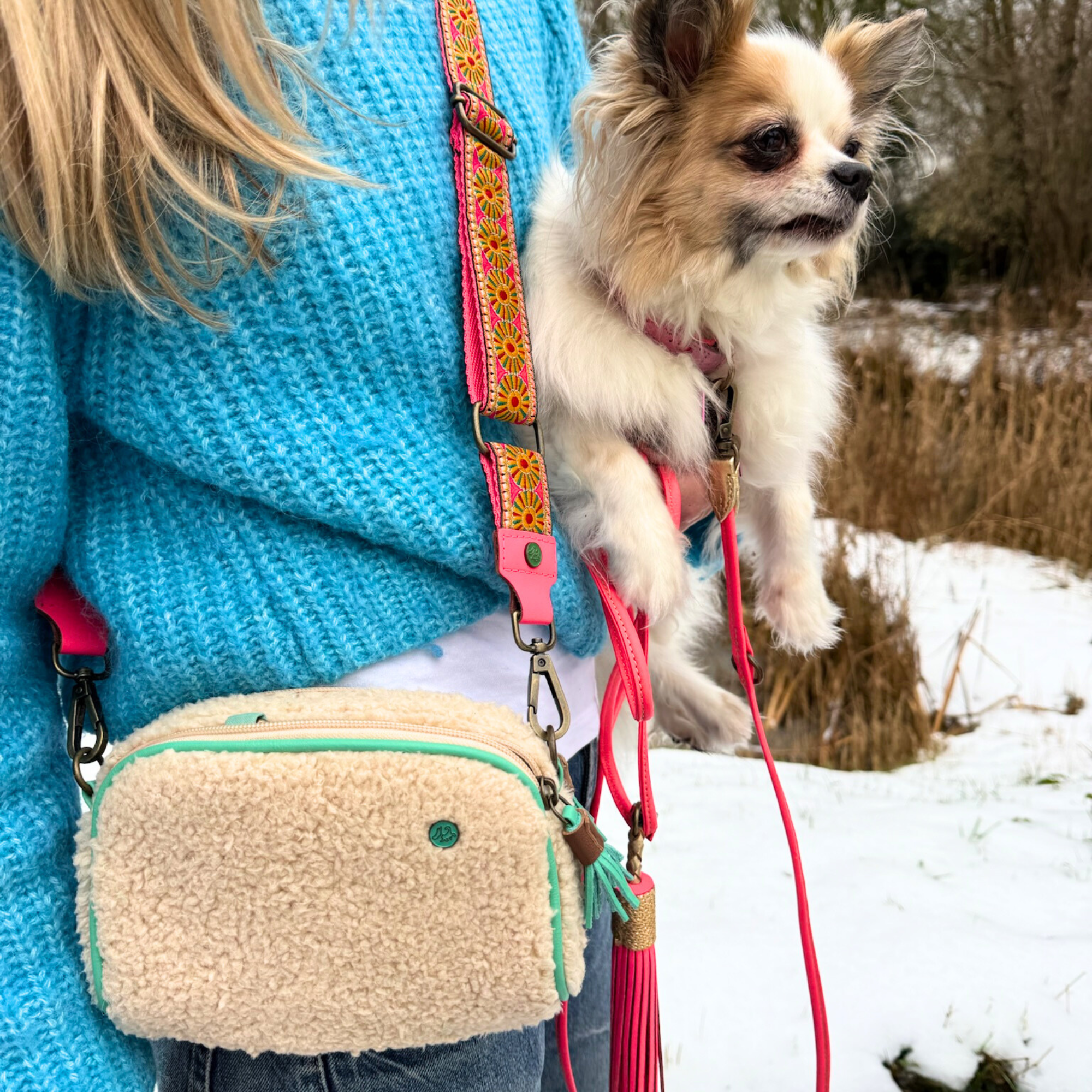 Dog with a Mission - Wholesale Crossbodytas - Dames - Walk the dog crossbody bag1