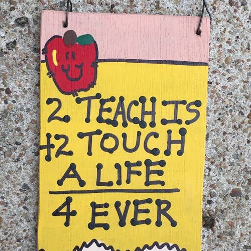 Crayon en bois 3281TT, cadeau pour enseignant, 2 Teach is 2 Touch a Life 4 Ever pour la vente par Nannie and B's Crafts