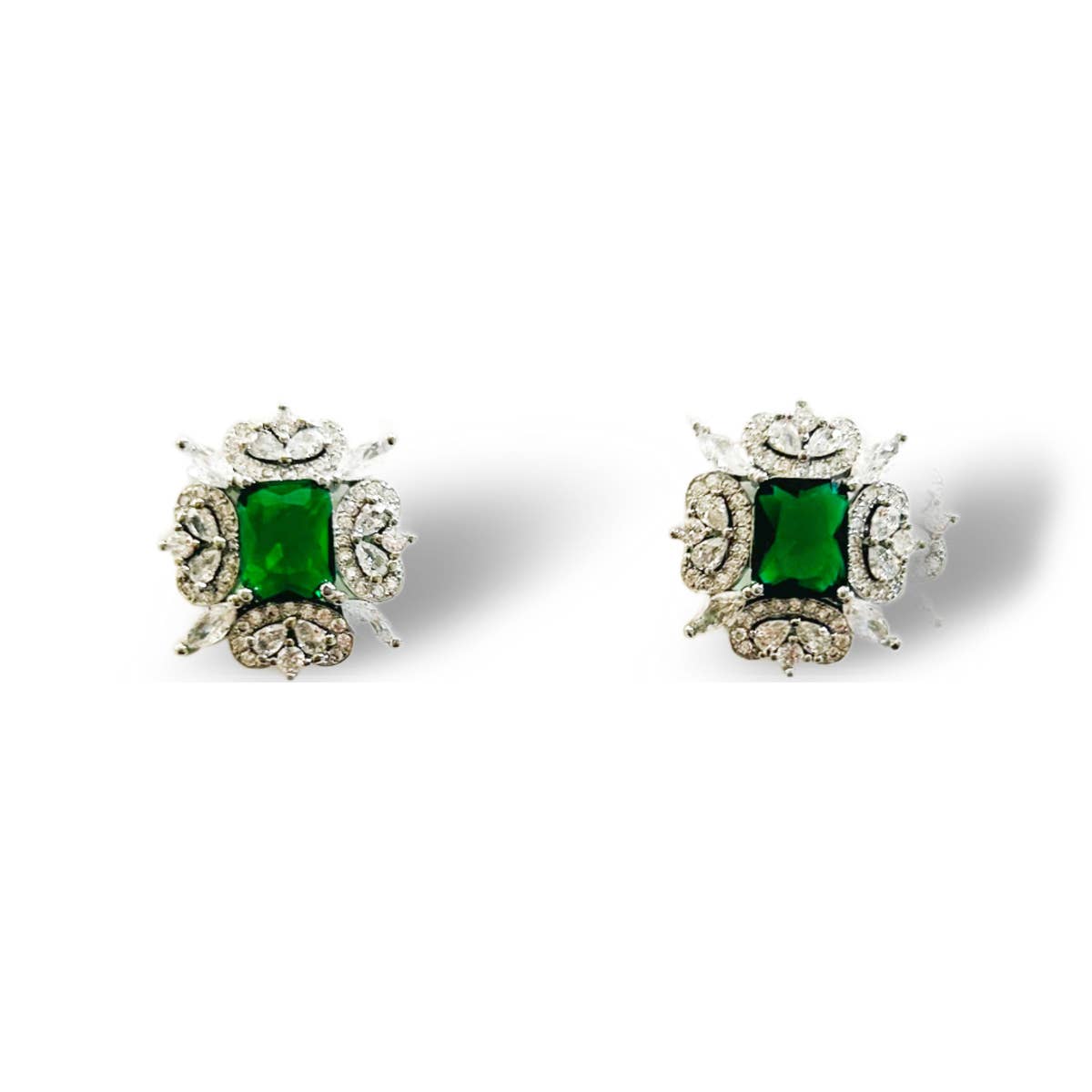 ÉCLAIRE – Großhandel Ohrstecker – EMERALD LOBO OHRSCHMUCK