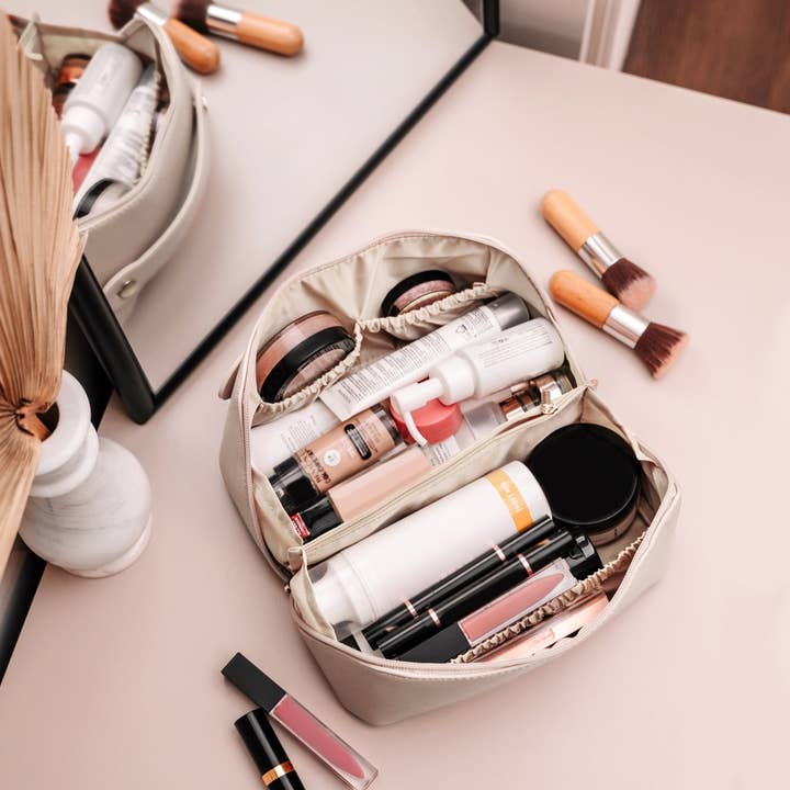 Maison Minimalist - Wholesale Makeup/Cosmetic Bag - SALY | Expandable Travel Makeup Bag6